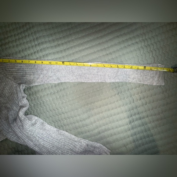 Vince Ribbed Turtleneck Long Sleeve Top – Heather Gray. Size Medium - Picture 8 of 14